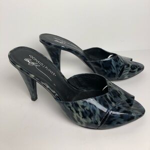 Donald J Pliner animal print shoes in blue